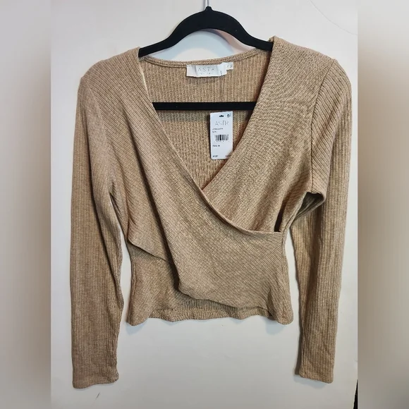 NWT Beige Ribbed Blouse - Picture 1 of 3